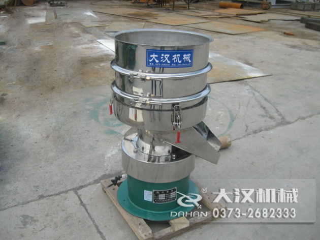 涂料過濾振動篩：利用振動電機的振動力帶動物料在篩網上進行篩分，從而利用篩網孔徑的大小不同，完成涂料的分級，除雜等篩分目的。