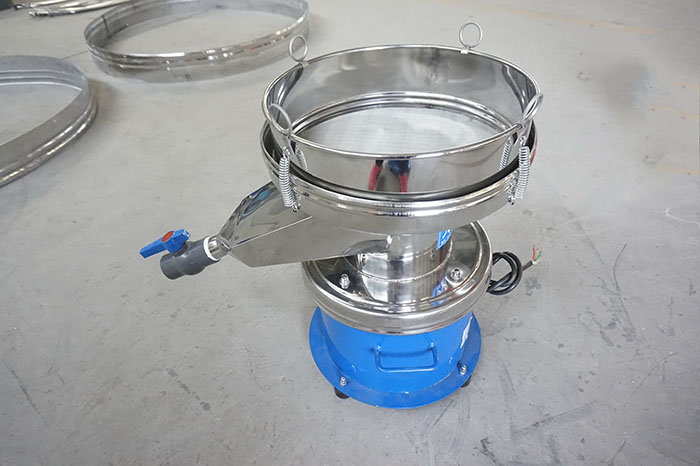 450過濾篩出料口處加裝閥門裝置，便于控制物料的出料量。